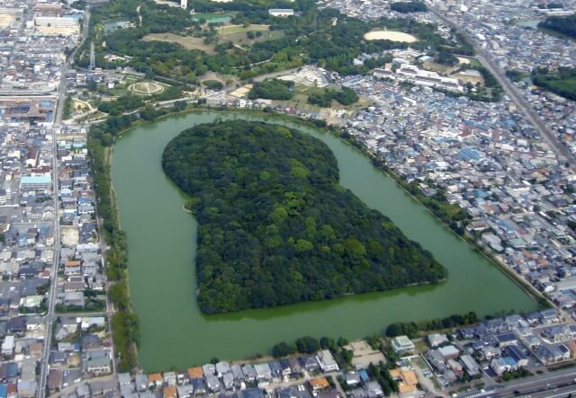 ・堺区役所：〒590-0078 堺市堺区南瓦町3番1号<br>・中区役所：〒599-8236 堺市中区深井沢町2470番地7<br>・東区役所：〒599-8112 堺市東区日置荘原寺町195番地1<br>・西区役所：〒593-8324 堺市西区鳳東町6丁600番地<br>・南区役所：〒590-0141 堺市南区桃山台1丁1番1号<br>・北区役所：〒591-8021 堺市北区新金岡町5丁1番4号<br>・美原区役所：〒587-8585　堺市美原区黒山167番地1